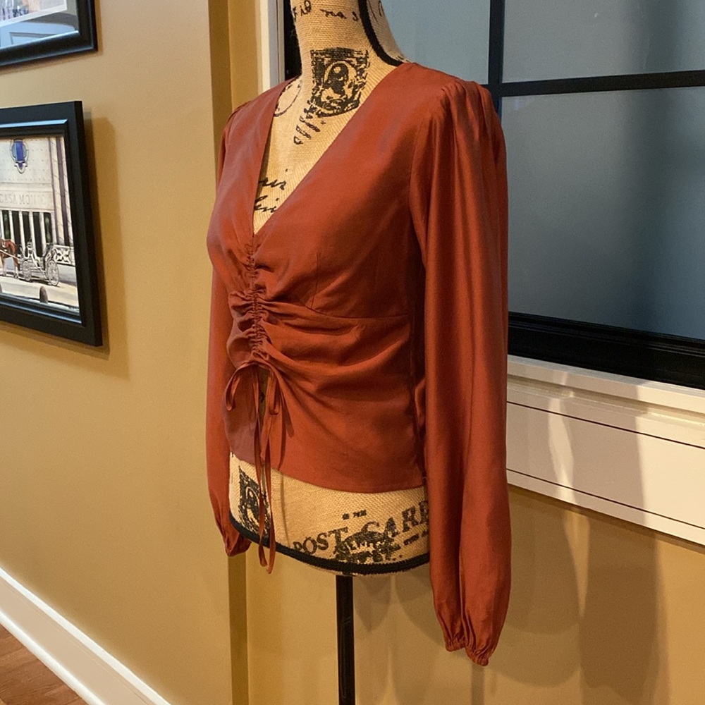 Steve Madden Felicity Terracotta V Neck Tie Slit Center Blouse. Sz Small. NWT - Picture 5 of 7